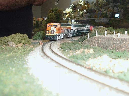 Image - BNSF rounds the curve.jpg